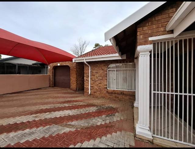 2 BEDROOM FREEHOLD FOR SALE IN EVATON WEST